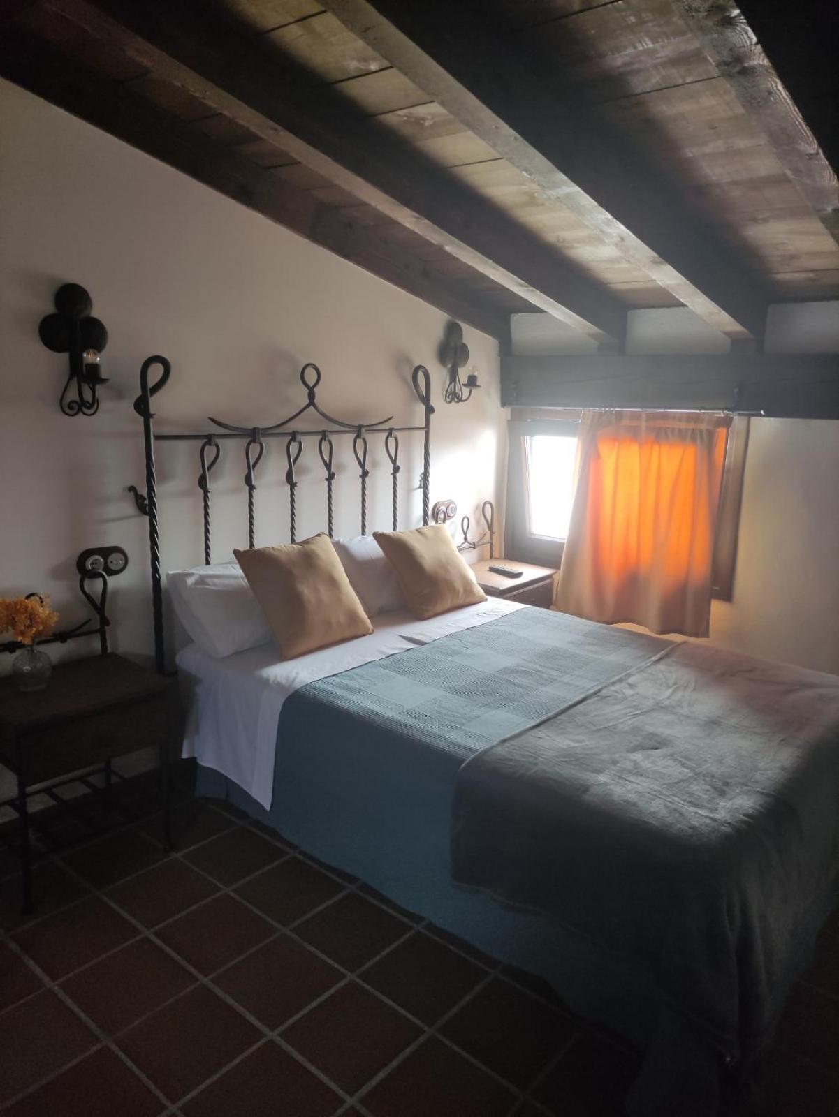 La Casa De La Abuela Amalia Apartment Arenas de San Pedro Bagian luar foto
