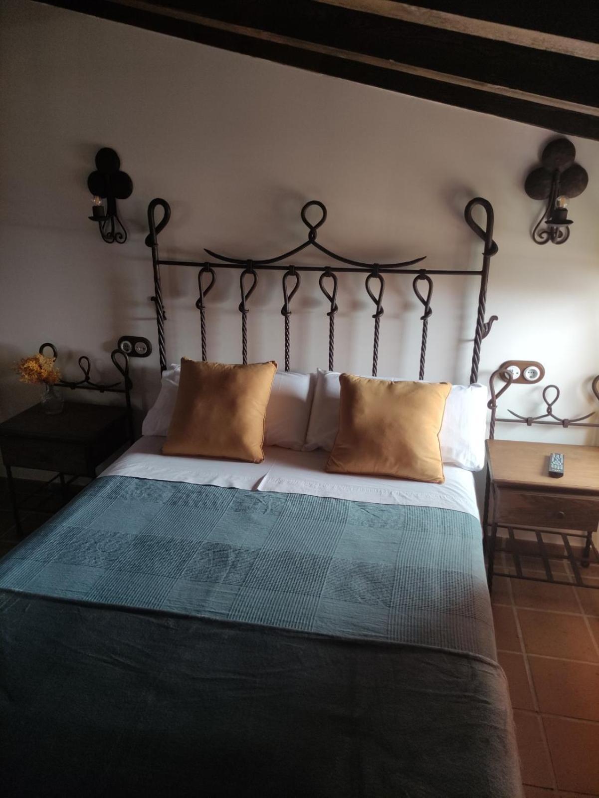 La Casa De La Abuela Amalia Apartment Arenas de San Pedro Bagian luar foto